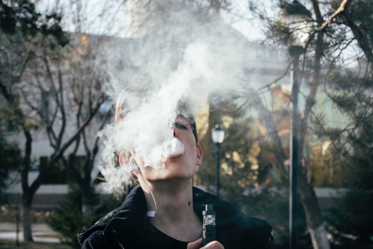Alamaaak! dibandingkan rokok konvensional, vape nyatanya lebih bahaya