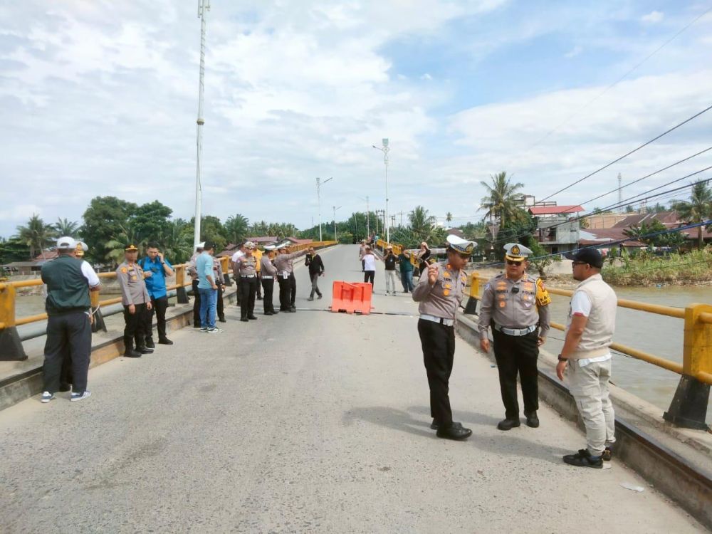 Tinjau Jembatan Sungai Rokan Masya